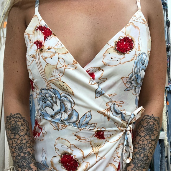 Silky floral wrap dress! - Picture 2 of 5